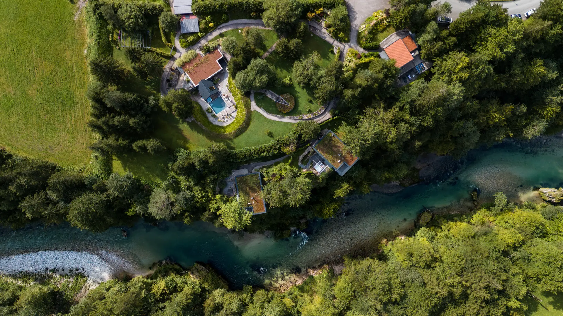 Die FourElements Hideaways zwischen Garten, Wald und der Salza aus der Vogelperspektive
